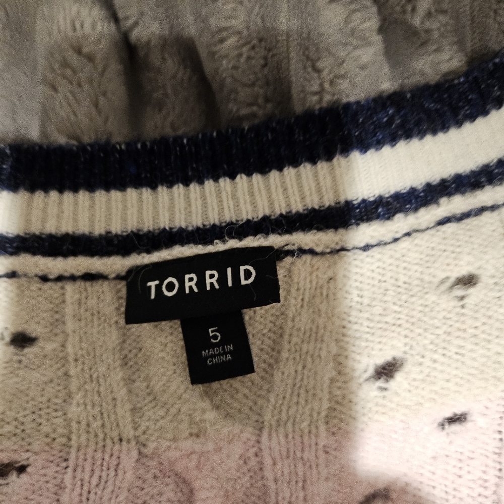 Torrid sweater - Picture 2 of 2